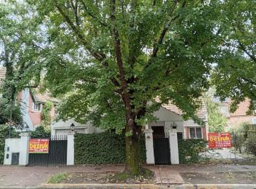 Casa · 531m² · 3 Ambientes · Casa a Refaccionar en Venta en Beccar