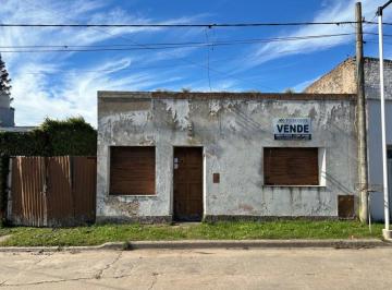 Casa de 3 ambientes, Ranchos · Casa de 62 m² a Reciclar. Calle Sarmiento E/ Alsina y Chaco. Ranchos.