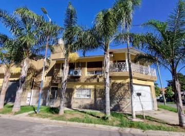 Casa · 227m² · 6 Ambientes · 4 Cocheras · Venta Malvinas Argentinas Casa Depto 2locales Apta Credito Bancario