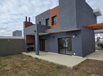 Casa de 4 ambientes, Córdoba · Casa en Venta en Rincones de Manantiales