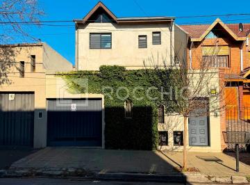 Casa · 300m² · 7 Ambientes · 1 Cochera · Casa en Venta 7 Ambientes Villa Ballester