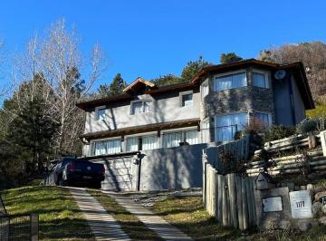 Casa · 268m² · 4 Dormitorios · 2 Cocheras · Hermosa Casa en Faldeos de Chapelco