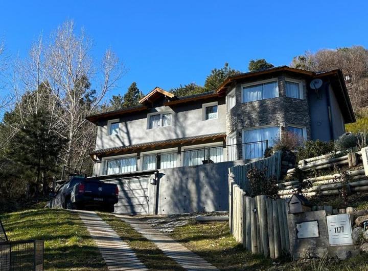 Casa · 268m² · 4 Dormitorios · 2 Cocheras