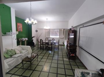 PH de 2 ambientes, La Matanza · Unica Casa en Primer Piso con 2 Dorm. y Gran Quincho Vidriado