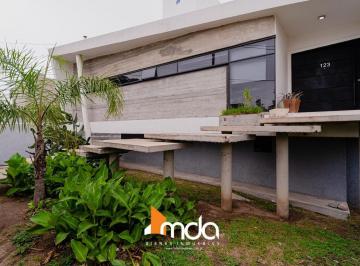 Casa · 200m² · 5 Ambientes · 2 Cocheras · Casa de 4 Dorm. en Venta - Barrio Becciu - Villa Carlos Paz