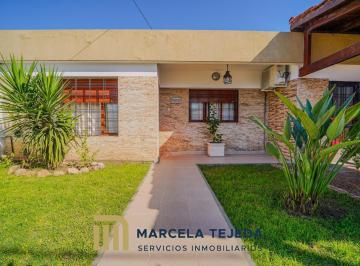 Casa · 204m² · 5 Ambientes · 2 Cocheras · Vendo Casa en Una Planta Apta a Credito Barrio Las Margarita