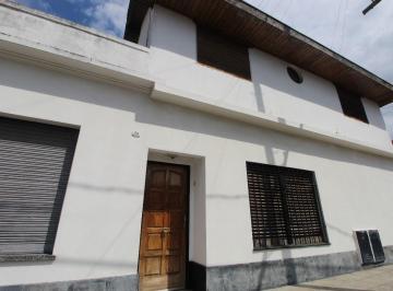 Casa de 5 ambientes, La Matanza · Casa con Jardin y Cochera + Departamento 3 Ambientes con Patio y Cochera + Local