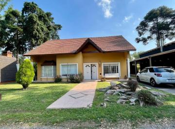 Casa · 178m² · 4 Ambientes · 1 Cochera · Casa Venta La Soberana