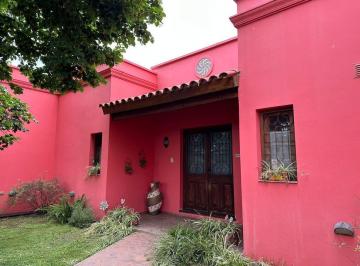 Casa · 230m² · 5 Ambientes · 1 Cochera · Venta Casa 4 Dorm Pileta Ap. Cred. Centro