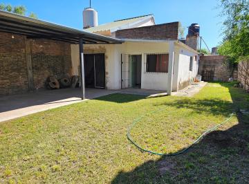 Casa de 3 ambientes, Ituzaingó · Alquiler Casa 3 Ambientes Cochera y Jardín Udaondo