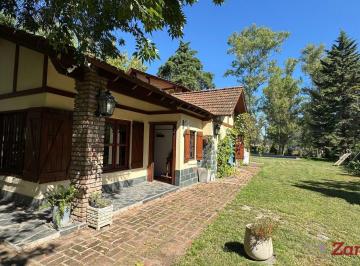 Casa · 136m² · 5 Ambientes · Casa en Venta Merlo