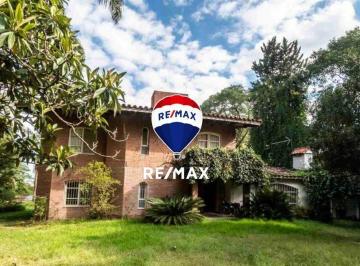 Casa · 250m² · 5 Ambientes · 5 Cocheras · Casa 4 Dorm. Venta Vaqueros con Pileta