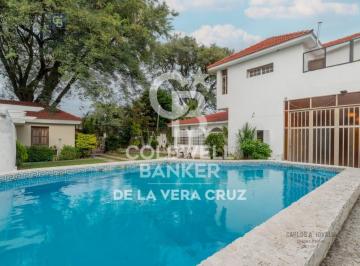 Casa · 363m² · 7 Ambientes · 2 Cocheras · Casa de Estilo en Venta en Guadalupe Residencial, Patio Verde 4 Dorm.