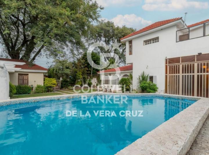 Casa · 363m² · 7 Ambientes · 2 Cocheras