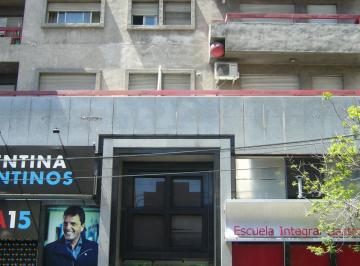 Departamento de 4 ambientes, Córdoba · Depto de 1d con Balcón en Pleno Centro!