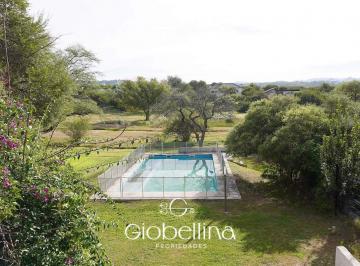 Foto · Casa 3 Dorm. Fondo Espacio Verde en El Bosque Mayormente Planta Baja Vista a Las Sierras con P