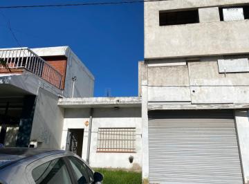 Casa · 210m² · 3 Ambientes · Venta de Casa en Dos Plantas Ideal Para Inversores