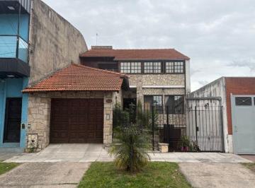 AVS-AVS-1115_2 · Casa 6 Ambientes. | Pasteur 626