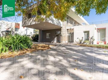 Casa · 248m² · 4 Ambientes · 2 Cocheras · Venta Casa El Nacional