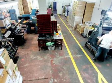 Bodega-Galpón · 385m² · 7 Ambientes · 1 Cochera · Importante Inmueble de Tres Pisos Comercial Industrial Oficinas Villa Gral Mitre