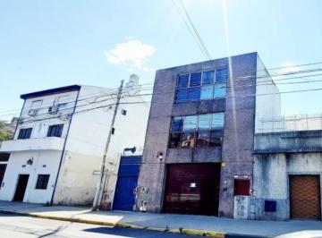 Bodega-Galpón · 385m² · 7 Ambientes · 1 Cochera · Importante Inmueble de Tres Pisos Comercial Industrial Oficinas Villa Gral Mitre