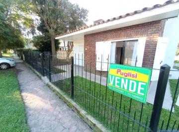 Casa de 3 ambientes, Mar del Plata · Chalet Caisamar Apto Credito Todo en Planta Baja Toma Menor Valor