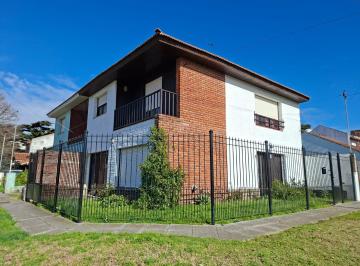 Casa · 110m² · 3 Dormitorios · 1 Cochera · Mogotes; Amplio Chalet en P. H
