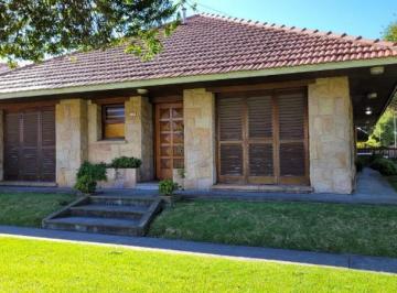 Casa · 120m² · 4 Ambientes · 1 Cochera · Chalet Estilo Mar del Plata Todo en P Baja