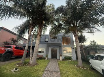 Casa · 197m² · 5 Ambientes · 2 Cocheras · Venta de Casa 5 Ambientes en Barrio Haras Maria Victoria Moreno