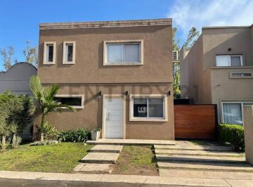 Casa · 110m² · 4 Ambientes · 2 Cocheras · Venta Casa 4 Ambientes Villa Udaondo Barrio Privado Agustinas 1 Apto Crédito