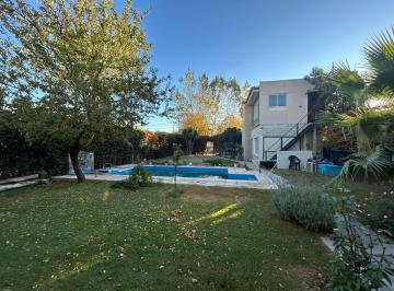 Casa · 135m² · 5 Ambientes · Casa en Valentina Sur Urbana, Neuquen