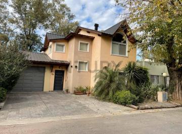 Casa · 175m² · 4 Ambientes · Venta Casa 4 Ambientes Villa Udaondo Barrio Privado Agustinas I Seguridad Privada Apto Credito
