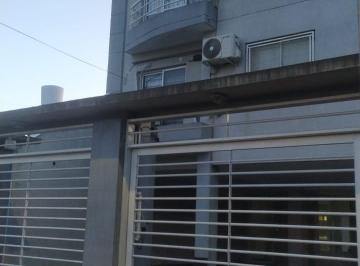 Departamento de 2 ambientes, Morón · Departamento de Dos Ambientes Amplios con Cochera Al Contrafrente Vista Abierta