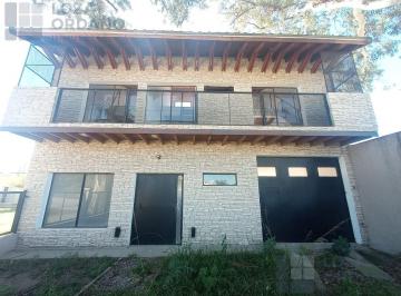 Casa · 300m² · 4 Ambientes · 1 Cochera · Casa en Villa San Nicolás - Santa María