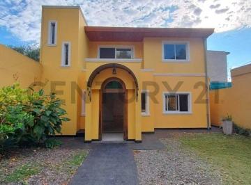 Casa · 204m² · 4 Ambientes · 3 Cocheras · Venta Casa 4 Amb a Estrenar! C/ Cochera Quincho y Parrilla en Castelar Sur