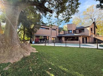 Casa de 8 ambientes, Berazategui · Casa en Venta y Alquiler en Club de Campo Abril