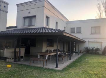 Casa · 380m² · 13 Ambientes · 2 Cocheras · Av Fuerza Aérea 3102