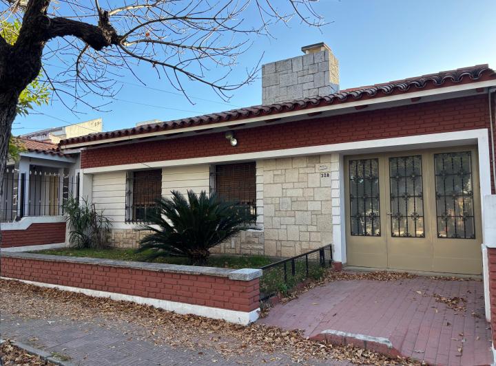 Casa · 150m² · 3 Dormitorios · 2 Cocheras