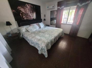 Casa · 235m² · 6 Ambientes · 3 Cocheras · Venta Casa Zona Sur