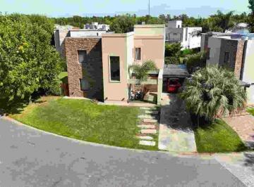 Casa · 180m² · 6 Ambientes · 2 Cocheras · Venta Casa con Pileta y Seguridad en Pilar