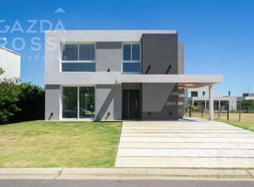 Casa · 166m² · 5 Ambientes · 1 Cochera · Hermosa Casa en San Felipe en Dos Plantas