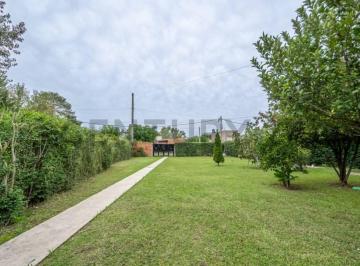 Casa · Venta Casa con Amplio Parque 2 Ambientes en Los Naranjos, General Rodríguez