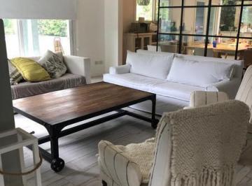 Casa · 320m² · 8 Ambientes · 4 Cocheras · Casa Boulevares 4 Dorm. U$d 420.00. Venta con Renta