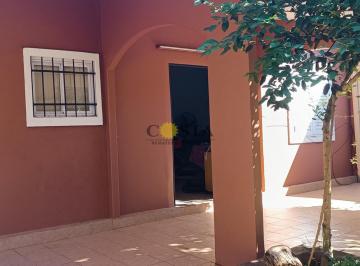 Casa · 80m² · 3 Dormitorios · 1 Cochera · Bonita Casa de 3 Dorm. y Cochera. B° Yacireta. Posadas, Misiones. Alquiler