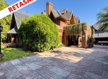 Casa · 1515m² · 12 Ambientes · 7 Cocheras · Casa en Temperley Barrio Ingles
