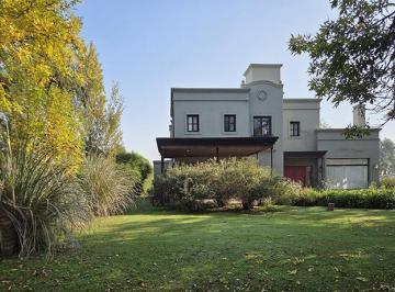 Casa · 240m² · 5 Ambientes · 2 Cocheras · Venta Casa Estilo Campo en Manzanares Pilar, San Francisco