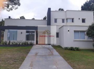 Casa · 370m² · 7 Ambientes · 2 Cocheras · Casa en Venta en Barrio Privado La Herradura. Pinamar.