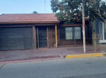 Casa de 6 ambientes, Las Heras · Casa Sarmiento