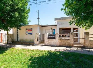 Casa · 171m² · 6 Ambientes · 1 Cochera · Casa en Venta Alvarez con Dos Locales