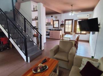 PH · 136m² · 3 Ambientes · 1 Cochera · PH Tipo Casa Venta Hurlingham 3 Amb Patio Cochera